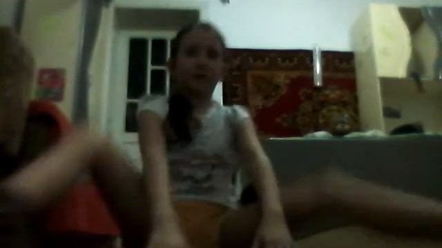 Как быстро сесть на шпагат.