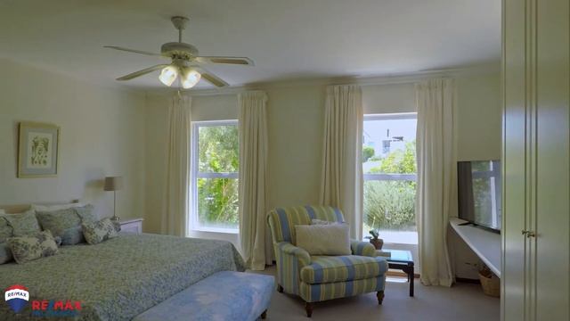 Beautiful 2 bedroom house in sought after Zandberg Estate, Somerset West смотреть онлайн