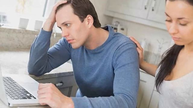 БЕЗРАБОТНЫЙ И СИДИТ НА ШЕЕ У ДЕВУШКИ #удивительныеситории #историиизжизни смотреть онлайн