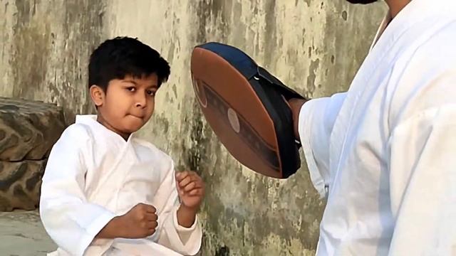 parikshit Chauhan White belt karate traning at Warrior Martial art & Gymnastic Club jaspur смотреть онлайн