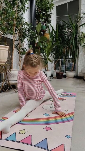 ШПАГАТ ДОМА - сейчас ПОКАЖУ! Как ПРАВИЛЬНО делать шпагат? смотреть онлайн