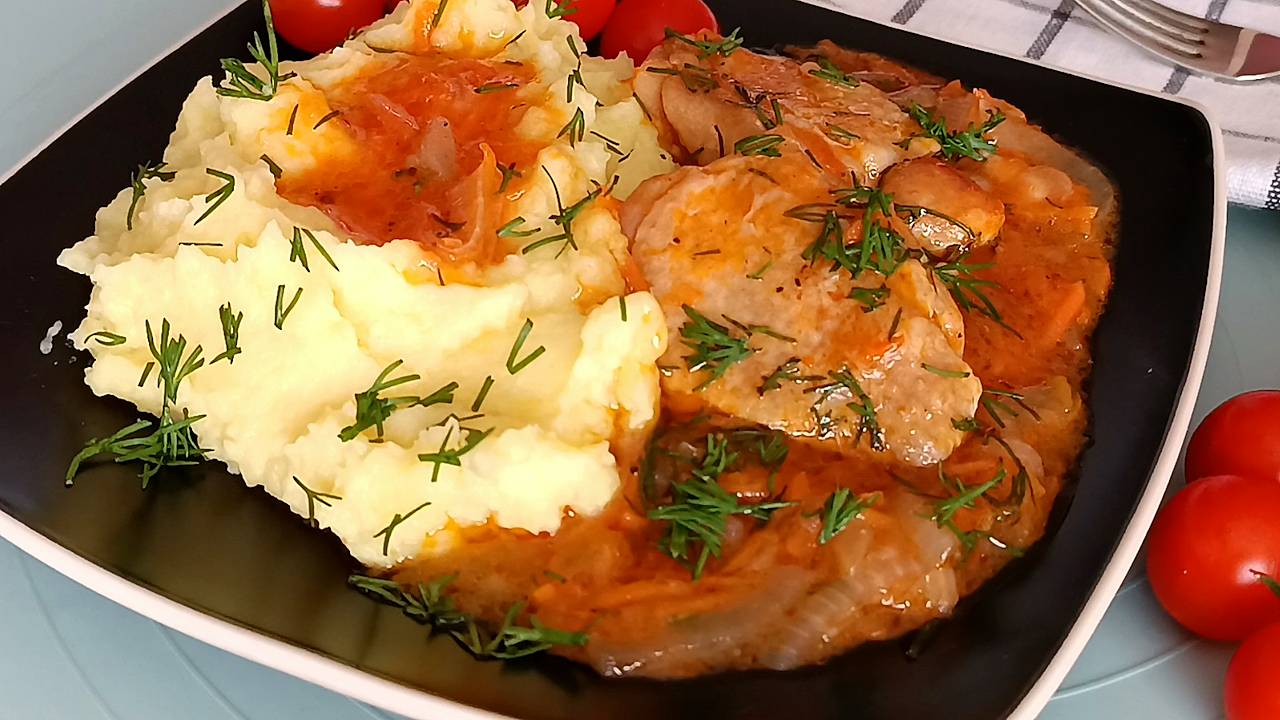 📌 Всего 2 куриных бедра и вкусный ужин готов. Куриный гуляш с подливкой на сковороде смотреть онлайн