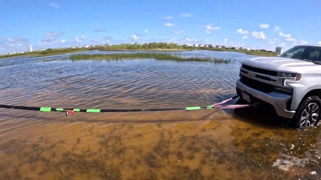 In Too Deep: Silverado stuck in the danger zone смотреть онлайн