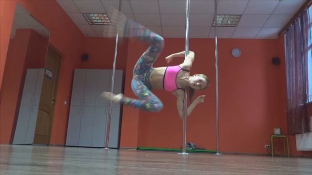 Флажок под локоть без упора на нижнюю руку. Pole dance by Olesya Tyurkina смотреть онлайн