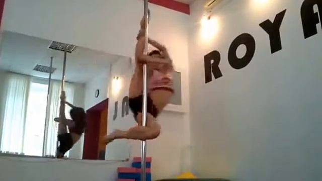 тренер Наташа, крутка. Шпагат под локоть. ROYAL смотреть онлайн