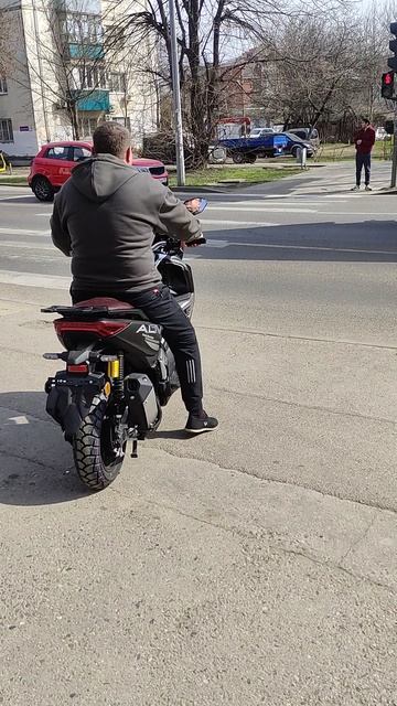 Выдача максискутера PROMAX-HONDA ADV 250 EFI в мотосалоне X-MOTORS г. Краснодар смотреть онлайн