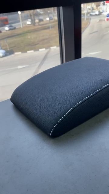 Volkswagen Tiguan 1. Перетяжка подлокотника смотреть онлайн