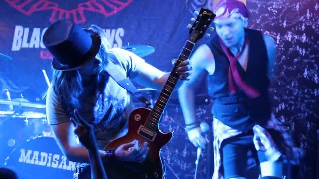 Группа Dust N' Bones - Paradise City - (Live In MADiSAN) смотреть онлайн