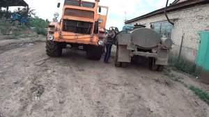 Началось в колхозе утро 4/34. В поле сыро. Занимаемся техникой.