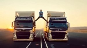 Ван Дам шпагат на фурах.