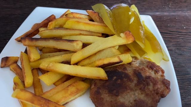 Котлета и жареная картошка смотреть онлайн
