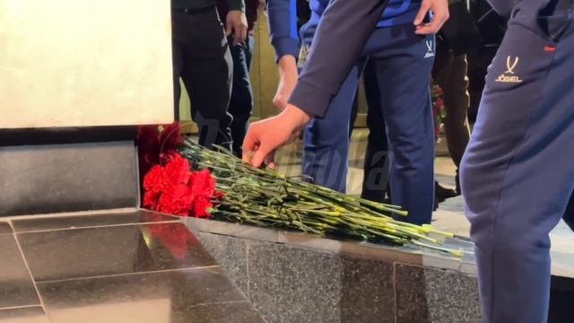 Сборная России по футболу отдала дань памяти участникам Великой Отечественной войны смотреть онлайн