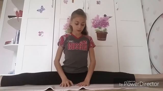 Как сесть на шпагат? / How to do the splits? смотреть онлайн