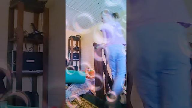 Садится на шпагат смотреть онлайн