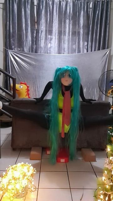 GET YOUR SPLITS FAST USING YOUR HOME COUCH @HatsuneMiku | FLEXIBILITY ROUTINE AT YOUR HOME #shorts смотреть онлайн