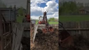 ЮМЗ испытываем грейфер после долгого застоя.