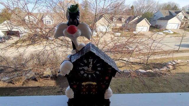Tweety And Sylvester Animated Cuckoo Clock Demo. Posted on my Ebay store смотреть онлайн