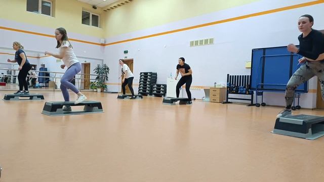 Часовая тренировка.Степы+сила.Растяжка.Тянем шпагат. смотреть онлайн