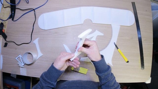 fabriquer un avion télécommandé - Un biplan, le PITTS en depron - aéromodélisme - part1 смотреть онлайн