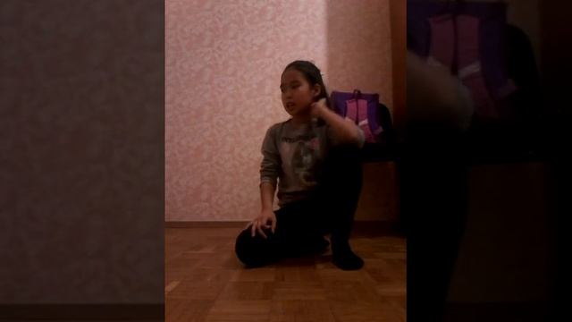 Учимся делать шпагат 👍👍 смотреть онлайн