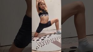 как сесть на шпагат (поперечный)