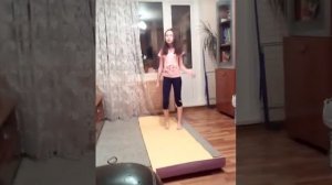 Моя растяжка. Больно!!  Шпагат.