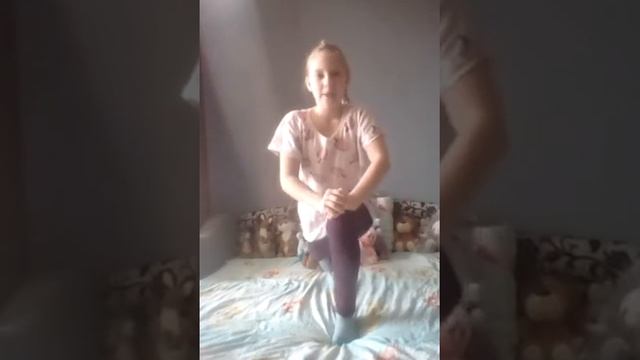 Шпагат с нуля| научемся делать продольный шпагат на диване|Аня мирная смотреть онлайн