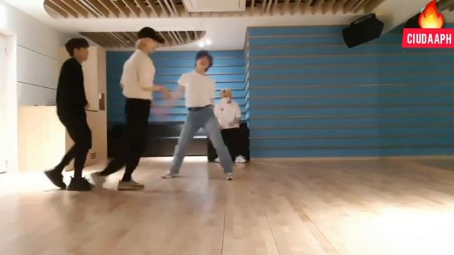 Changbin Hyunjin Felix Jeongin dancing to Gods Menu 2x speed.