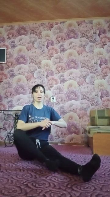 Растяжка. Складка к одной ноге. #растяжка #складка #шпагат #упражнения смотреть онлайн