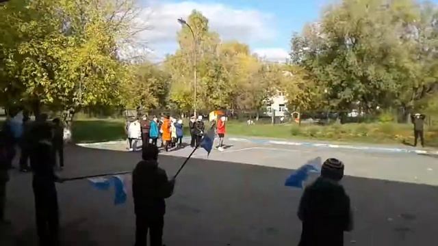 НАШИ БУДНИЕ ДНИ.. В ХИП ХОПЕ репетируем к 50-летию нашей школы смотреть онлайн