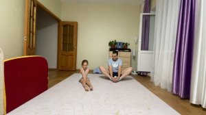 Учу Папу садится на шпагат!👨👦