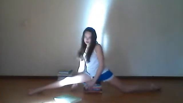 Как сесть на на шпагат? смотреть онлайн