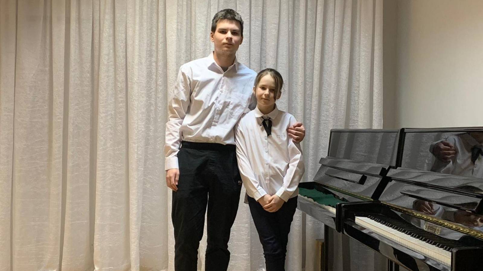 Ерофеевский Арсентий, Ерофеевская Дарья. В.А.Моцарт отрывок из «Симфонии №40». смотреть онлайн