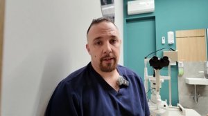 Как уберечь зрение ребенка, не отнимая телефон: советы офтальмолога