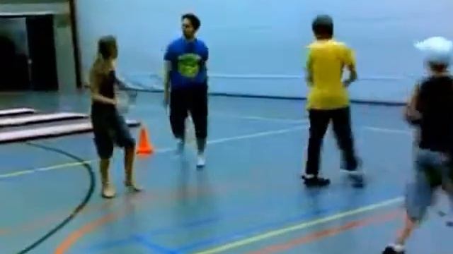 Видео - Смачный удар с разворота.flv смотреть онлайн