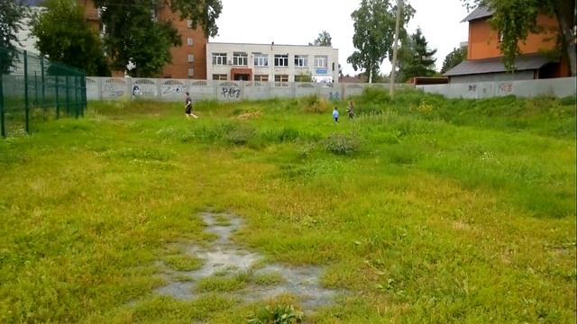 МИША С ЛЮБОЙ НА ПРОГУЛКЕ БАБУШКА ДЕЛАЕТ ШПАГАТ смотреть онлайн