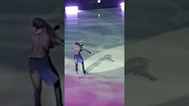 Только у Валиевой идеальный шпагат на льду смотреть онлайн