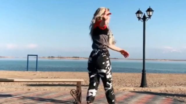 Как сесть на поперечный шпагат #shorts смотреть онлайн