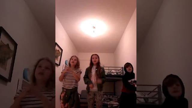 Powers zingt Love me (Yahvi, Julia en Bente)! смотреть онлайн