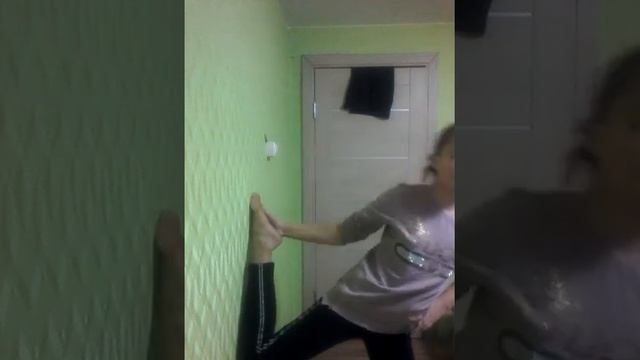 Как сесть как сесть на шпагат за 5минут смотреть онлайн