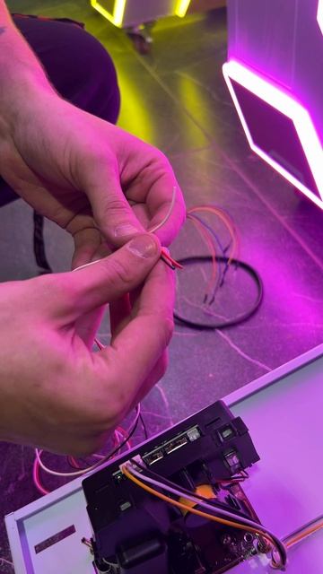 Установка монетоприемника и купюроприемника на Призовой автомат "Космозаяц" смотреть онлайн