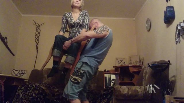 поднял свою Алену на стуле зубами смотреть онлайн