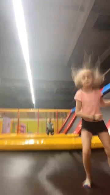 Девушка как ты на батуте #Шпагаты #Прыжки #jump смотреть онлайн