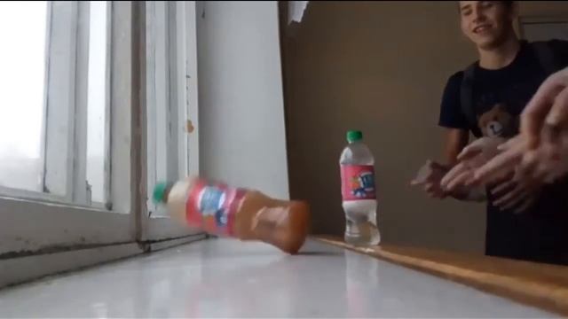 БУТЫЛКА ВОДЫ ЧЕЛЛЕНДЖ | WATTER BOTTLE FLIP CHALLENGE смотреть онлайн