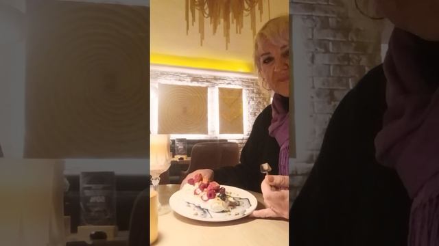 #кофейня☕#Тула#десерт Павлова🍡#кофе по венски#фисташковый наполеон#ореховый каппучино ☕ #октябрь#24