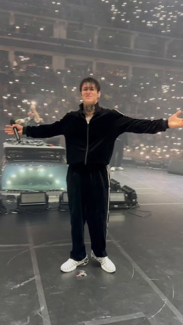 На лайте. Москва. 14000 человек. Сделано. Скоро будет много красивых видео с концерта... смотреть онлайн