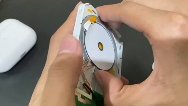 Fake iPhone MagSafe Battery Pack Teardown! смотреть онлайн