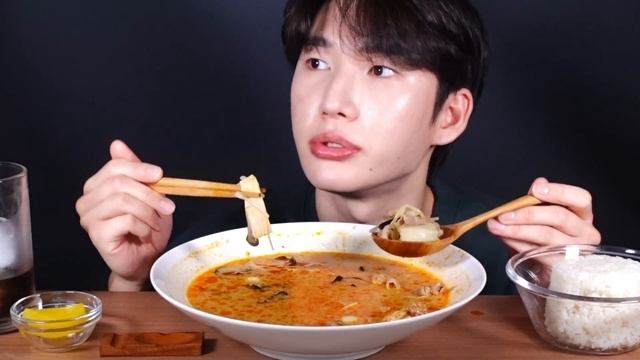 SUB) 재도전! 🔥얼얼한 마라탕에 🔥밥까지 말아먹는 먹방 🍜 SPICY MALATANG Eating Sounds Mukbang ASMR смотреть онлайн