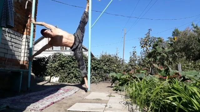 Элемент шпагата в стиле пилона Или просто боковой шпагат на турнике 😁