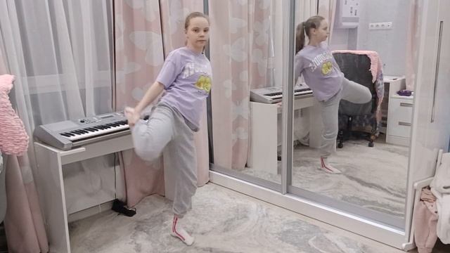 Гимнастика. Как научиться сесть на шпагат. Gymnastic, split, спорт, шпагат, фитнес. смотреть онлайн